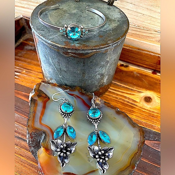 Sorrelli Aqua Blue Topaz Vintage Antique Style Feminine Cuff Bracelet +Earrings - Picture 8 of 11